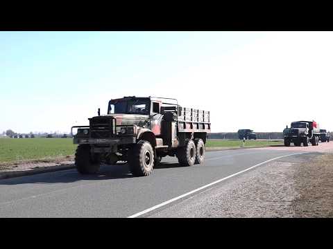 3 km Militär Oldtimer Kolonne rollt durch den Salzlandkreis