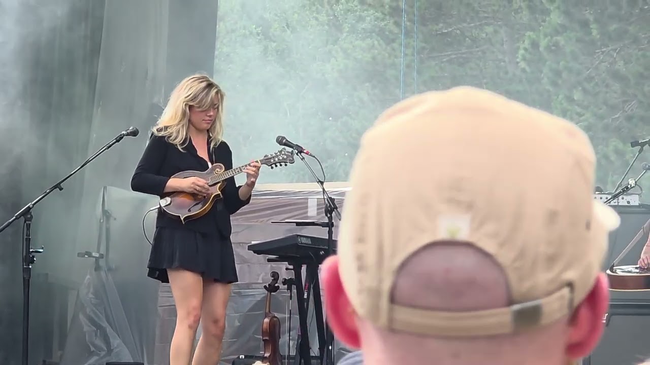 Molly Tuttle - Crooked Tree - Blue Ox 2025