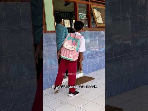 Ada yang minta bantuan teman buat masuk kelas #shorts