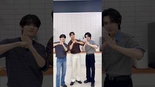 in duckbaphouse 🏡 w/ @TVXQ #WayV #鸢 #WayV_VisionWings #NCT_10TH_ANNIVERSARY