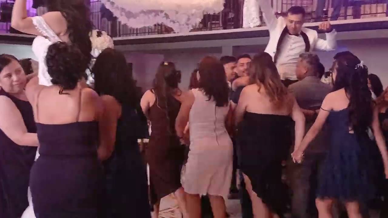 Boda de Antonio y cristely bibora de la mar de mujeres 