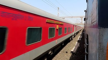 Brutal Parallel Overtake | WAP 7 HIMGIRI Exp overtakes Mayurakshi Passenger at DURGAPUR !