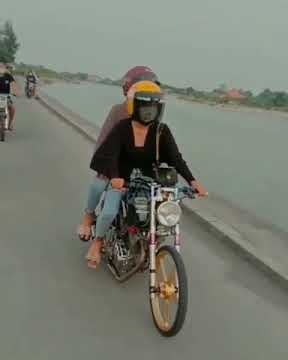 STORY WA CEWEK HEREX