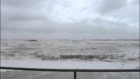 Hurricane Earl from the Seawall in Brigantine NJ -- Video 2