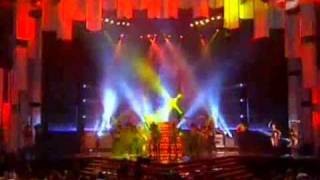 Gloria Trevi - Premios Tv y Novelas 2011- CANTA ESA HEMBRA ES MALA Y ME RIO DE TI.