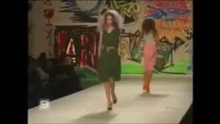 kejadian lucu saat fashion show model catwalk -NGAKAK GOKIL HD
