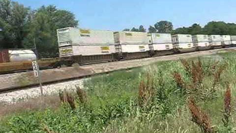 WB BNSF Stack Train Moves Thru Camden MO.wmv