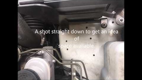 Install of an oil catch can in a Isuzu D-Max 2010.