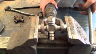 How to replace a Landcruiser universal joint