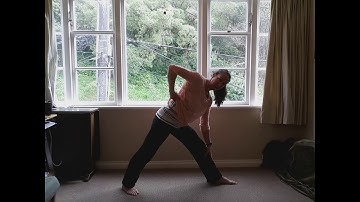 Hip alignment in triangle (trikonasana) pose