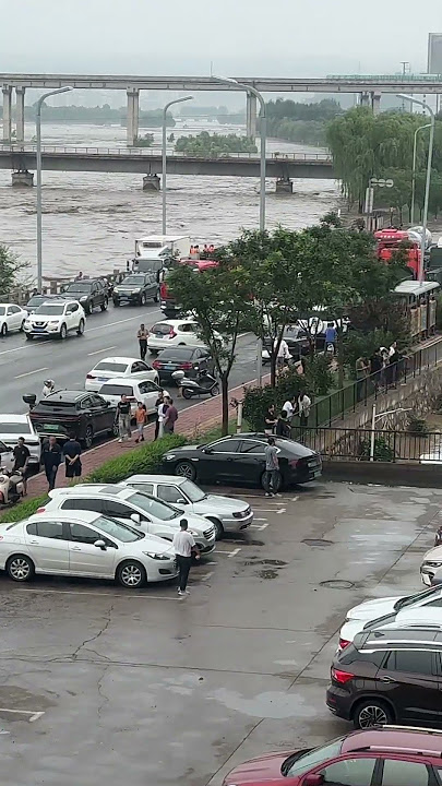 Heavy rain submerges vehicles and causes flooding in Hebei, China