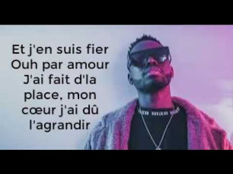 Regarder le vidéoclip de {trackName} par {artistName}