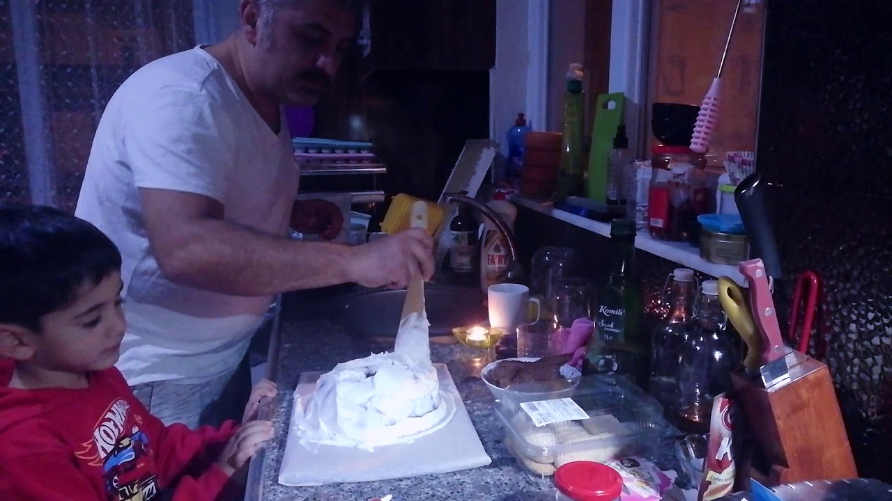 TOPRAK GÜNEŞ PASTA YAPIYOR YouTube