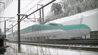 東北新幹線 雪中高速通過!  Shinkansen in the snow.