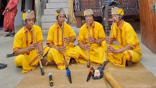Passuling Toraya di sebuah acara Mangrara tongkonan( Syukuran Rumah adat Toraja )