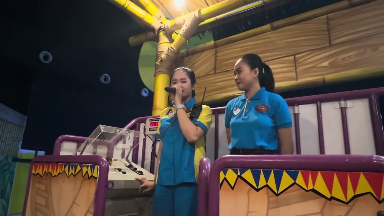 braga riding african thunder coaster ￼￼in funworld