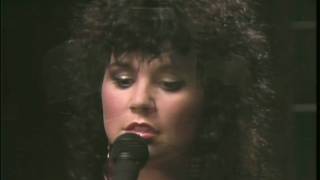 Video thumbnail of "LINDA RONSTADT - REAL EMOTIONAL GIRL"