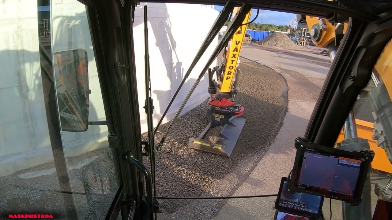 #16 Liebherr 916 Compact with Rototilt RC5. A MUST SEE 😉🤣 Grading beam time, a quicky 👊👊