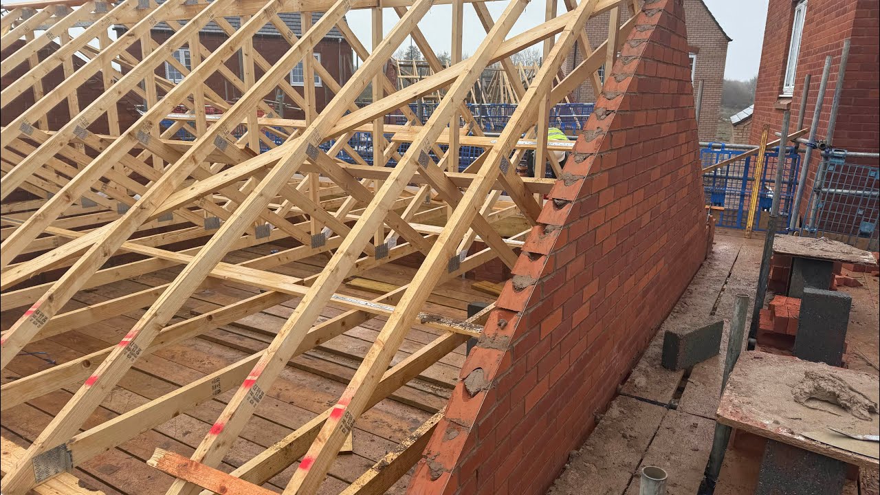 Кор дар сохтумонҳои Англия 2026 