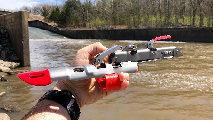 Automatic fishing pole holder. Automatic hook setter #catfish