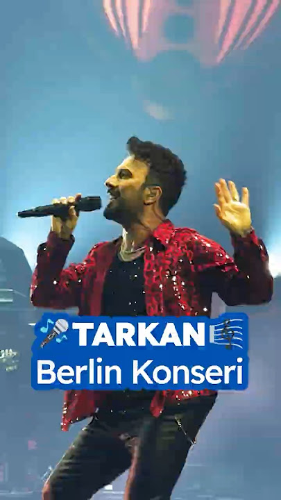 Tarkan'ın Berlin konserinden bir parça: Tarkan ‘Dudu’ ile sahnede.