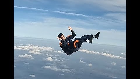 Nick #skydiving on his #AFFcourse level 6 #skydive with www.learnskydiving.co.uk
