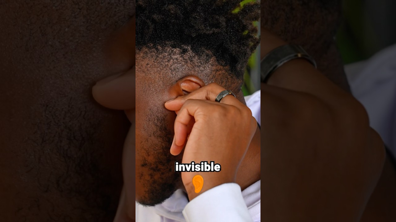 👌 The smallest earphone in the world