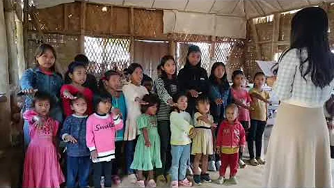 Children take the anti-tobacco pledge.