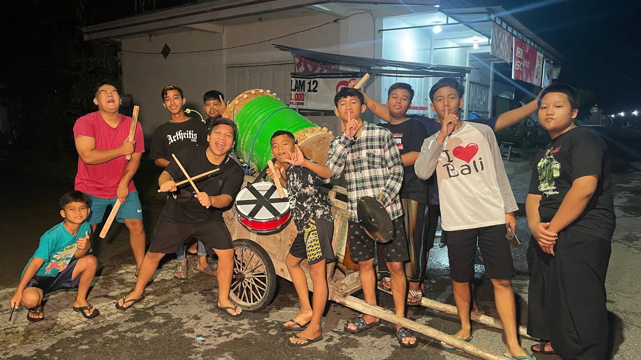 KLOTEKAN SAHUR KELILING KAMPUNG SAHUR ORA SAHUR SAK KAREPMU!!! PAKE BEDUG