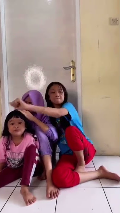 ADU KENTUT 🤭