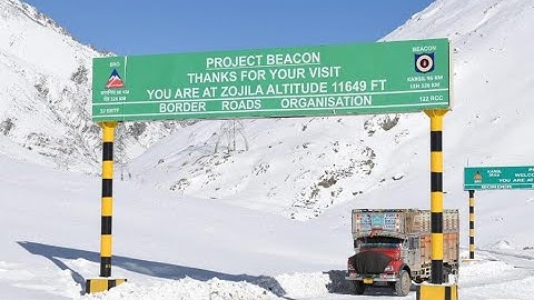 Zojila Pass kept open during heavy snowfall, Border Road Organisation at work.