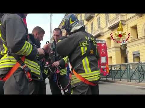 Il video dei Vigili del Fuoco dell'incendio a Torino in piazza Carlo Felice