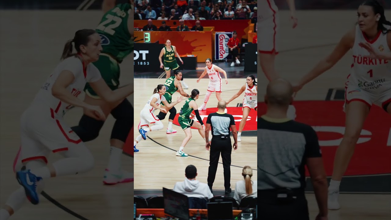 Jade Melbourne floater for good measure 🛟 #FIBAWWC