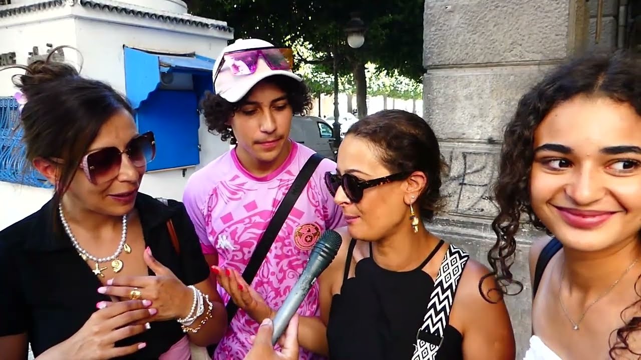 عائلة فرنسية من أصول تونسية : مولودين بفرنسا أما نكرهوها نحبو نعيشو في تونس أصلك يجبدك، صحابي عائلتي