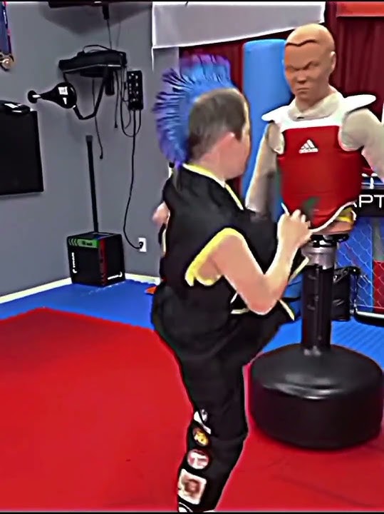 Kid Hawk training 🔥🦅 #cobrakai #cobrakai🐍 #hawk #hawkcobrakai #hawkcosplay #cosplay  #cobrakai