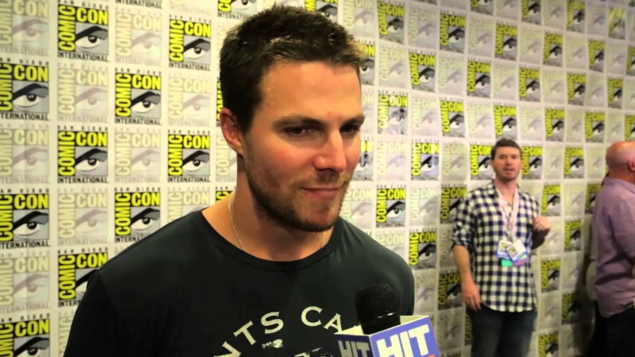 ComicCon Arrow Stephen Amell Interview YouTube