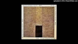 Newtone Experience - Solstice
Indo-jazz fusion with the Portal brothers and their custom made guitar-sarod.
From the LP 𝘚𝘰𝘭𝘴𝘵𝘪𝘤𝘦 (AKN Disques, France, 1984).
Featuring Ashish Kumar Barari on tabla, who played with sarod master Dhyanesh Khan.
Henri-Claude Portal, Robert Portal: guitar-sarod
Ashish Kumar Barari: tabla
#indojazz #jazzfusion #indianclassicalmusic #hindustani #solstice #ladansecosmique Newtone Experience - Solstice