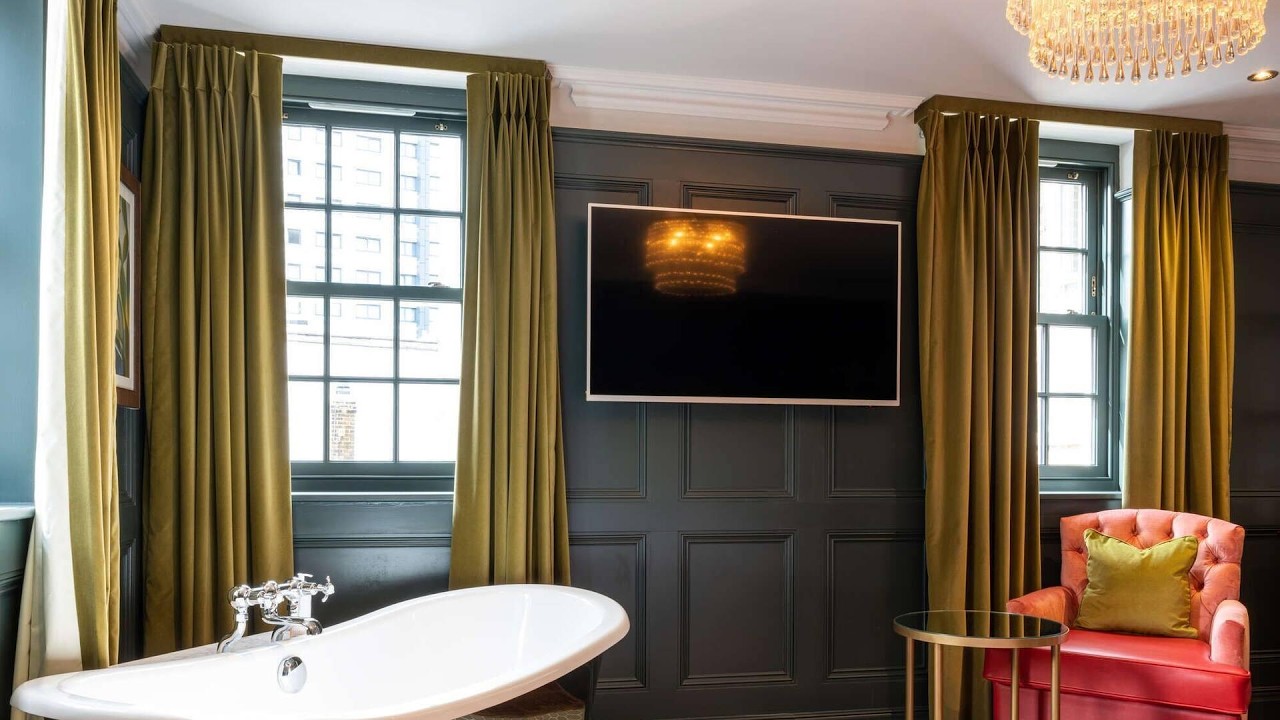 Spread Eagle, London, United Kingdom | Travel With Kiara