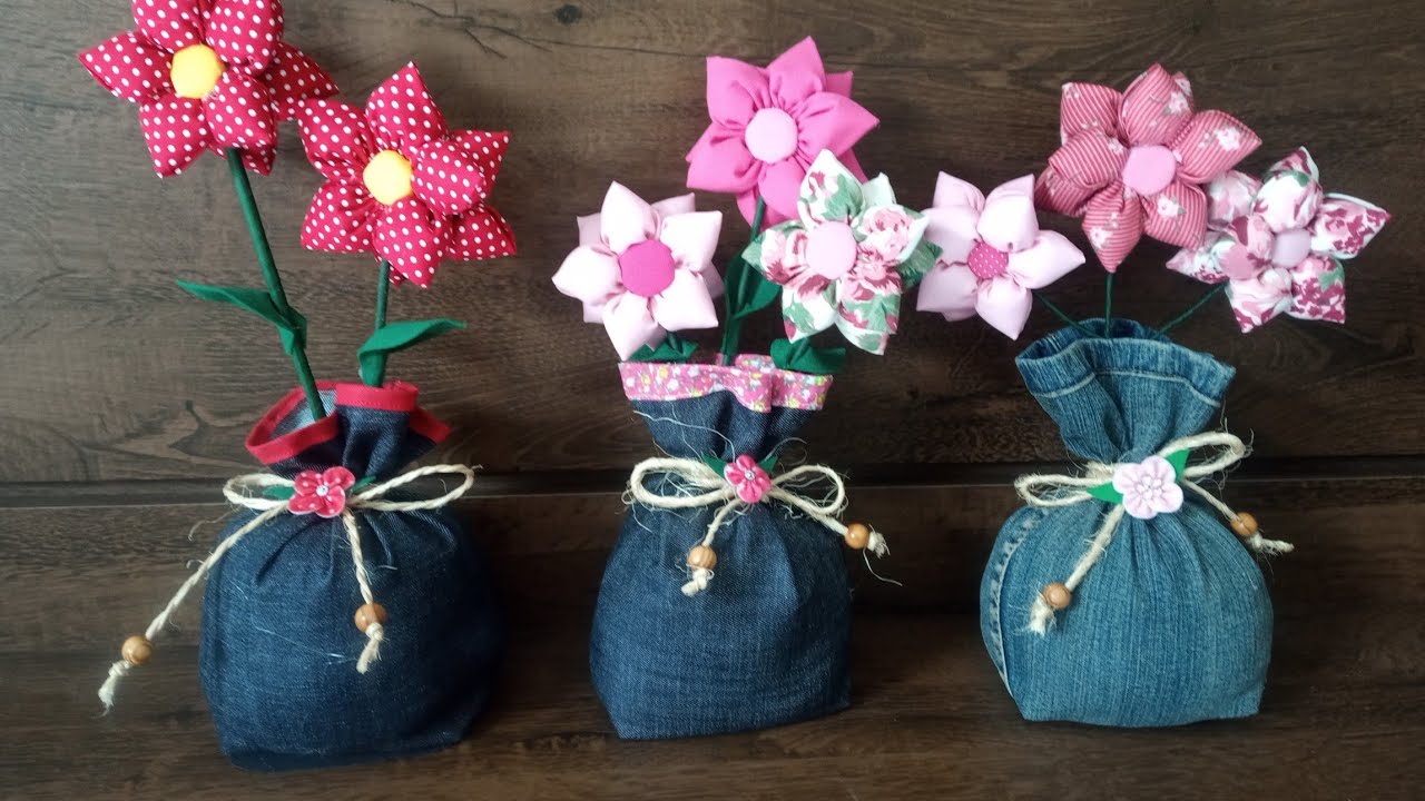Peso de Porta de Jeans com Flor de Fuxico
