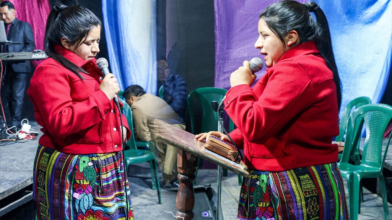 Escucha a Fernanda Sabina ↪ Coros de Avivamiento ⬅ Lo recientito 💞