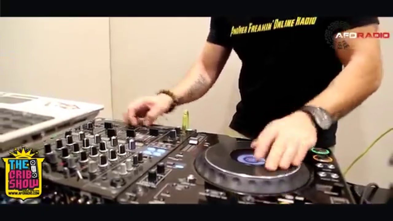 DJ Lethal Skillz freestyle scratch using Pioneer CDJ and Serato