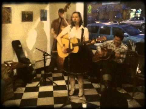 Heidi Trytten performs Honky Tonk Girl with The Ho...