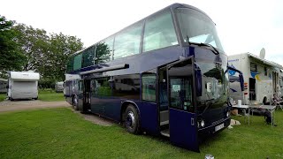 Selbstgebautes MegaWohnmobil: Doppeldecker Reisebus mit XXLLounge und Riesenküche. Frank aus Köln.