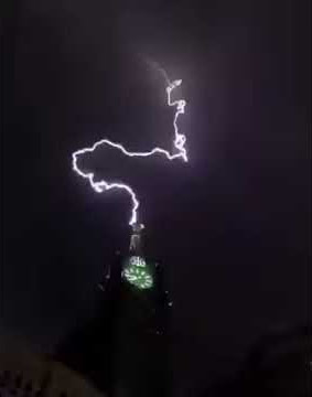 Lightning in  Makkah mukarramah during Isha Azan at 26th sep