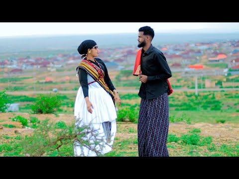 BISHAAR AWAL FT UBAX DARAJO HINAASE DHAANTO CUSUB OFFICIAL VIDEO