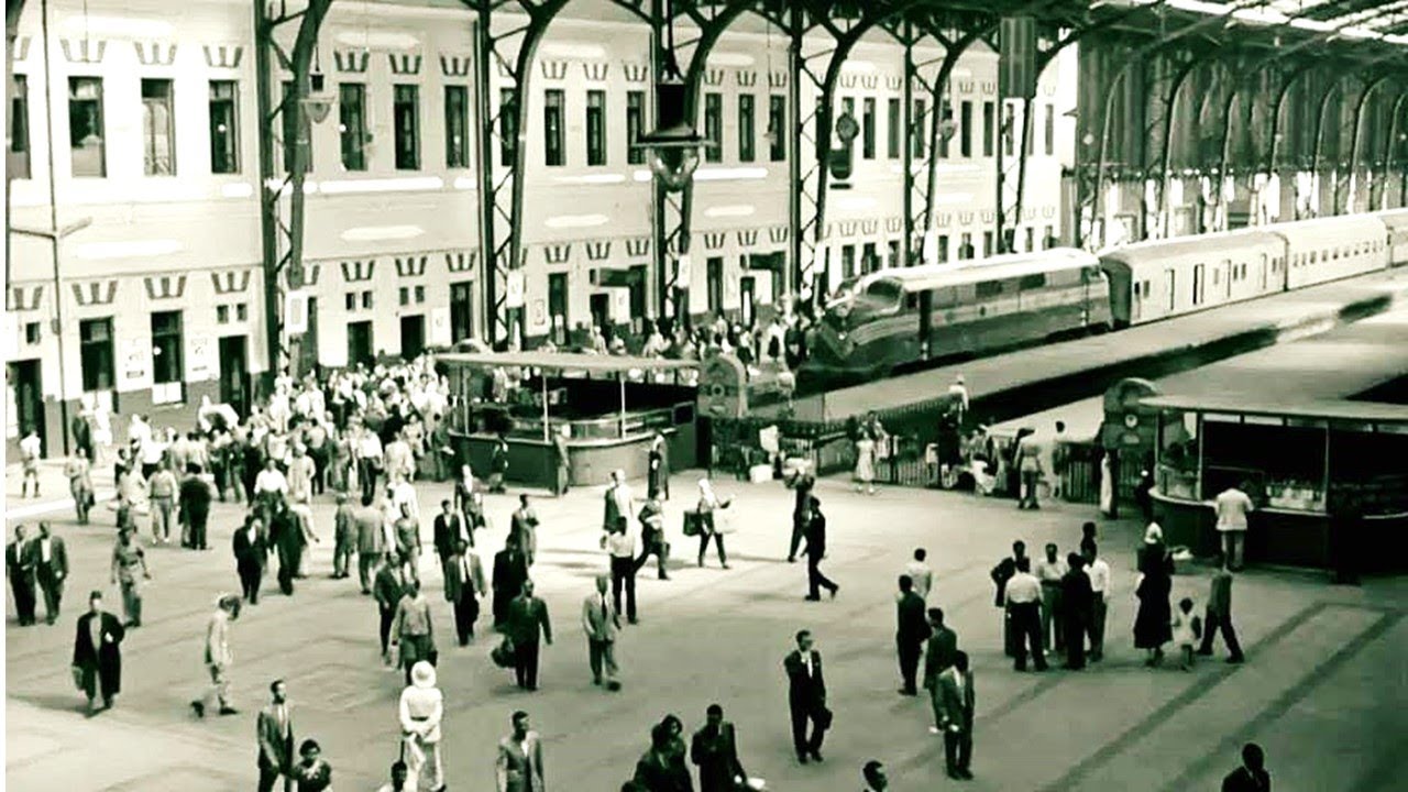 ازاي حادثة وفاة أحد الأمراء غيرت تاريخ انشاء السكة الحديد في مصر  - هنا البداية - الحلقة 32