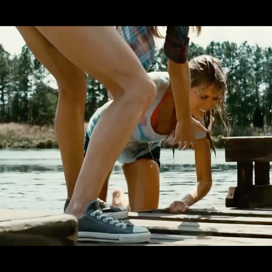 AS PIRANHAS ATACARAM A MULHER NO LAGO #shorts