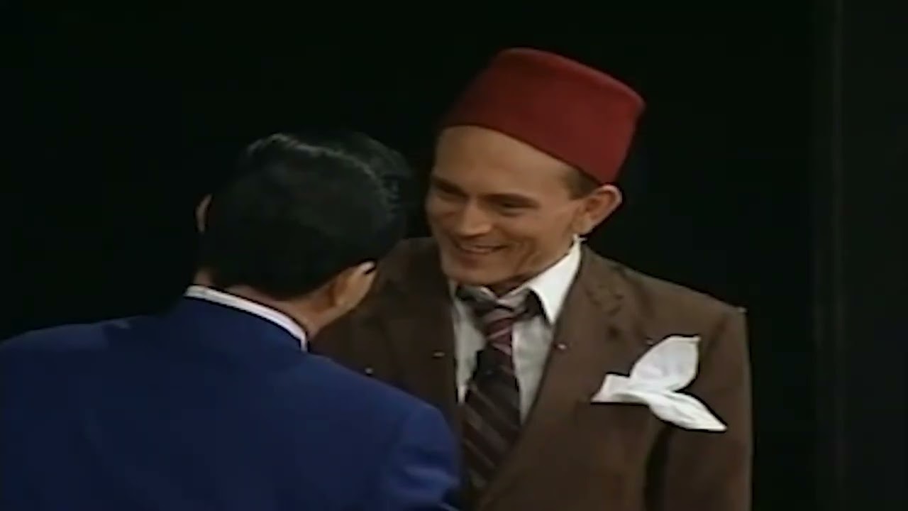 الضحك اللي من القلب علي محمد صبحي وهو قاعد بيتفرج علي مراتة وهي بتمثل وهو غيران عليها