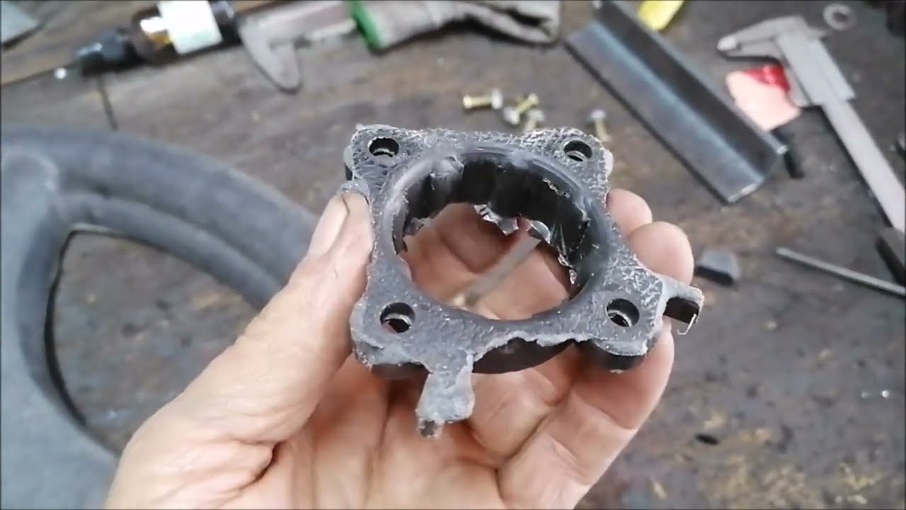 Reconstrucción de base de ventilador de pedestal y soporte para control de velocidades y encendido.