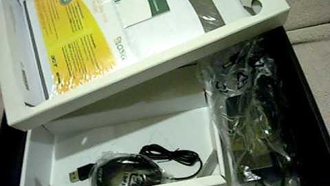 Acer Aspire One unboxing Atom 1.6Ghz 1GB RAM 2x SD Card Slots?